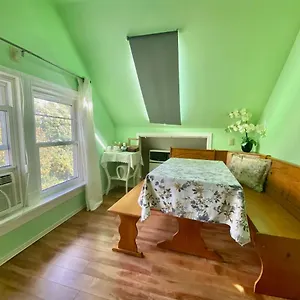  Holiday home Cozy 1-bedroom Loft With Falls View 4mins To Falls